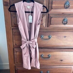 Hem & Thread Women’s Peachy Tan Vest Size Small NEW